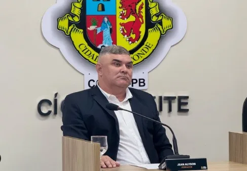 Vereador de Conde tenta fugir da polícia, colide com viatura e é autuado em João Pessoa Vereador de Conde tenta fugir da polícia, colide com viatura e é autuado em João Pessoa