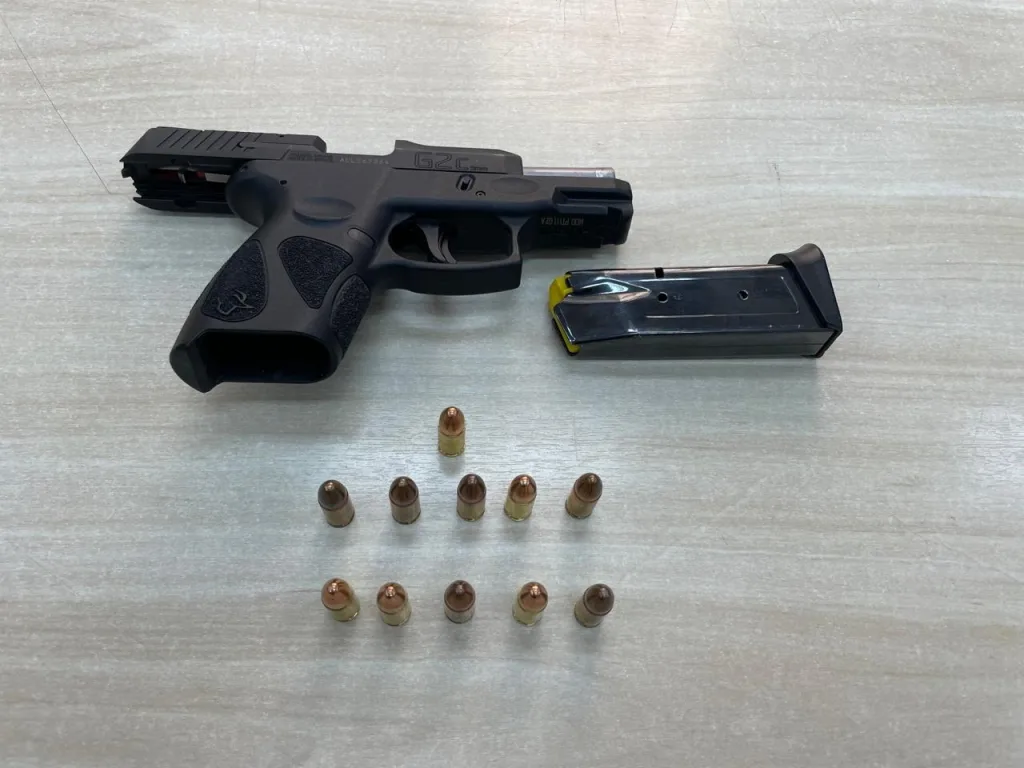 Polícia Federal prende vigilante com arma de uso restrito em prédio da Justiça Federal, na Paraíba