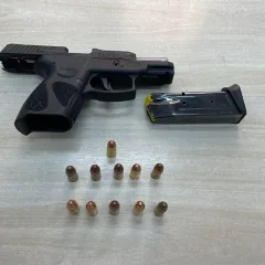 Polícia Federal prende vigilante com arma de uso restrito em prédio da Justiça Federal, na Paraíba
