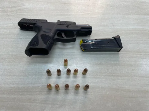 Polícia Federal prende vigilante com arma de uso restrito em prédio da Justiça Federal, na Paraíba