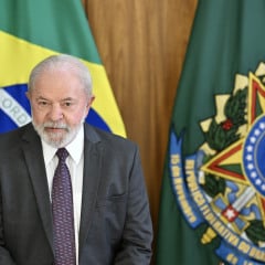 Brazilian President Luiz Inacio Lula da Silva participates in a meeting with journalists at Planalto Palace in Brasilia on April 6, 2023. (Photo by EVARISTO SA / AFP)