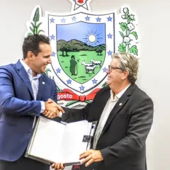 João Azevêdo aconselha Lucas Ribeiro sobre liderança no Governo da Paraíba em 2026: "Vá se preparando que você vai precisar"