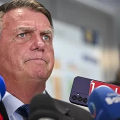 Bolsonaro nega à PF contato com governo Trump para buscar sanções