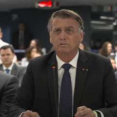 Bolsonaro nega incentivo ao 8 de janeiro e chama de "malucos" apoiadores que pedem intervenção militar