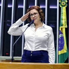 PF encaminha pedido de inclusão de Zambelli na lista da Interpol
