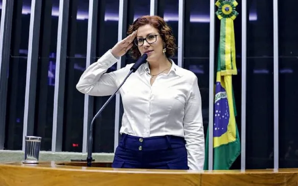 PF encaminha pedido de inclusão de Zambelli na lista da Interpol