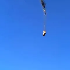 Balão pega fogo no ar, cai e deixa ao menos oito mortos; veja vídeo