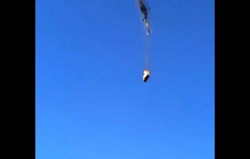 Balão pega fogo no ar, cai e deixa ao menos oito mortos; veja vídeo