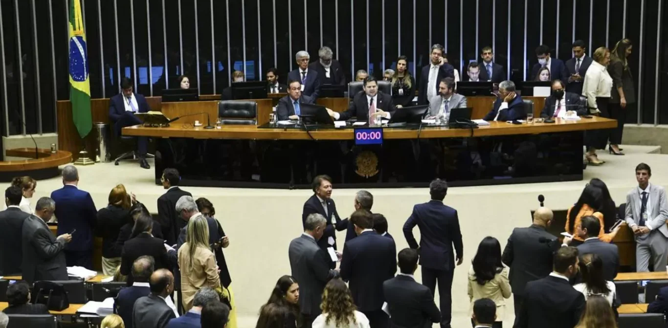 Câmara anula decreto do IOF e deputados reclamam de votação às pressas; só um paraibano foi contra
