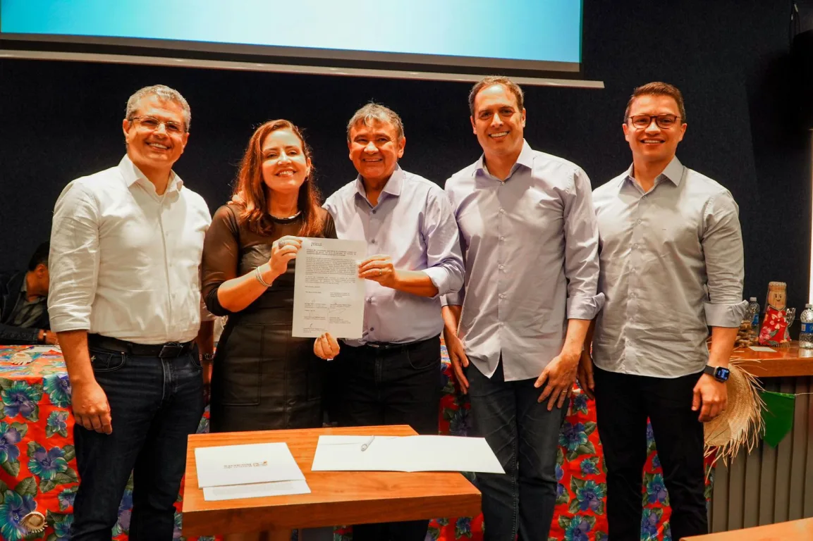 Pollyanna recebe Wellington Dias na PB e celebra ampliação do acesso ao crédito para famílias beneficiárias do Bolsa Família