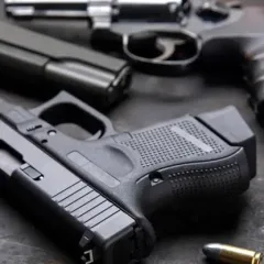 Câmara dos Deputados aprova aumento de pena para porte de armas proibidas; texto segue para o Senado