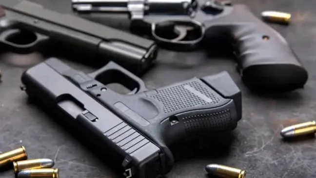 Câmara dos Deputados aprova aumento de pena para porte de armas proibidas; texto segue para o Senado