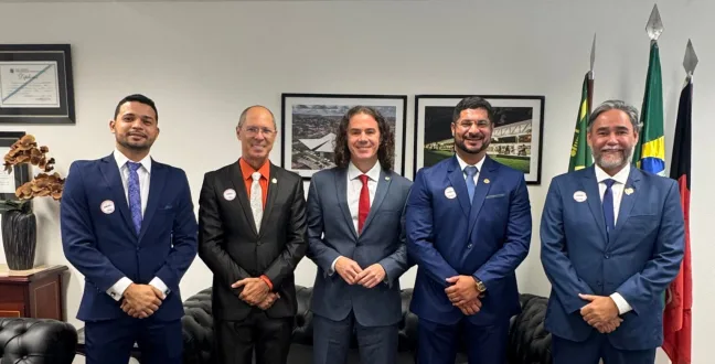 Presidente Adriano Martins ‘fura a bolha’ do Brics e é recebido por deputados e senador em Brasília