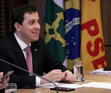 Comissão de Finanças aprova PL de Gervásio que garante jornada de 30 horas semanais para todos os assistentes sociais