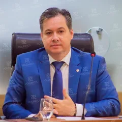 Júnior Araújo nega rompimento com João Azevêdo e diz que avalia mudança de partido por falta de espaço local no PSB