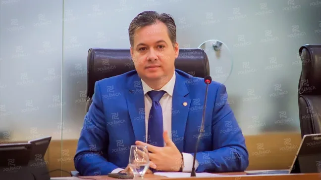 Júnior Araújo nega rompimento com João Azevêdo e diz que avalia mudança de partido por falta de espaço local no PSB