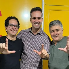 Pedro Matias e Lucas Ribeiro fazem o “L de Lula” na abertura do São João de Santa Luzia e simbolizam força do grupo governista na Paraíba