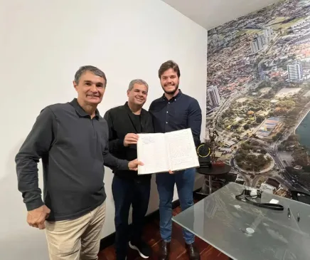 Bruno transmite cargo a Alcindor e embarca como único gestor do NE em missão oficial a Portugal