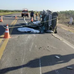 Grave acidente entre carro funerário e caminhão deixa um morto em Sousa