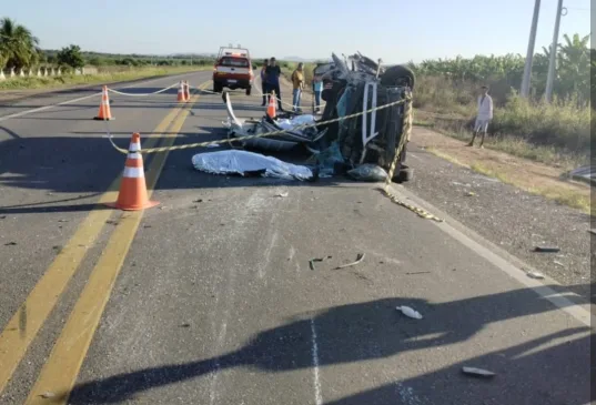 Grave acidente entre carro funerário e caminhão deixa um morto em Sousa