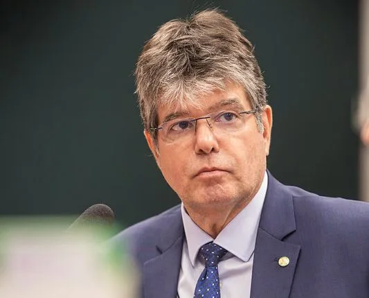 Ruy assume relatoria de projeto que proíbe testes de cosméticos em animais e articula votação no plenário da Câmara