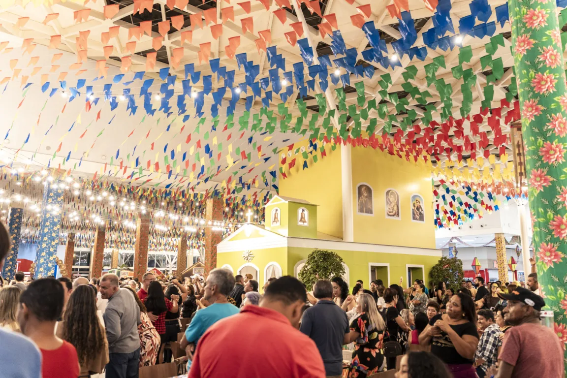 “Arraiá Mangabeira” tem shows em dose dupla nesta semana: “Forró dos Namorados” (12) e Gael & Ercília e Myra Maya na sexta (13)