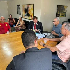 A empresa deverá comparecer a uma audiência de conciliação junto com uma comissão de funcionários. Caso não seja possível alcançar uma solução amigável, a demanda será judicializada.