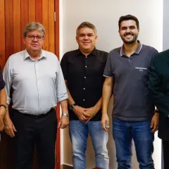 Junto com João Azevêdo, Wilson Santiago se reúne com prefeitos e discute ações para os municípios