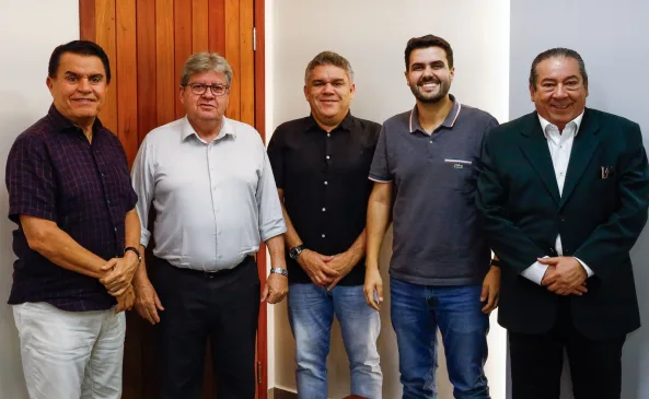 Junto com João Azevêdo, Wilson Santiago se reúne com prefeitos e discute ações para os municípios