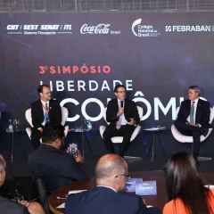Simpósio idealizado por Efraim é palco de debate por um Brasil mais competitivo com presença do pres. do Banco Central e Hugo Motta.