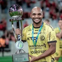 Jogador do Botafogo-PB sofre concussão em treino e é encaminhado ao Hospital de Trauma
