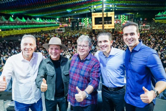 Lucas Ribeiro participa da abertura do São João de Patos ao lado de João Azevêdo e lideranças políticas
