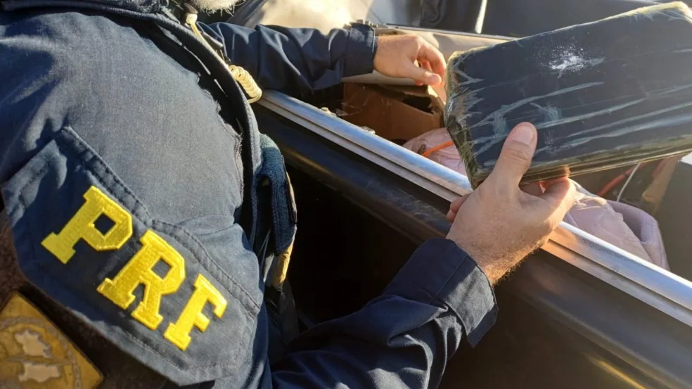 PRF apreende 45 kg de cocaína em caminhonete durante Operação Festejos Juninos na Paraíba