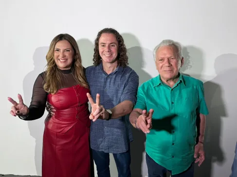 Veneziano participa do São João em Cajazeiras com a prefeita Corrinha, deputado Júnior Araújo, Zé Aldemir e grupo político, que reafirmam apoio à sua reeleição