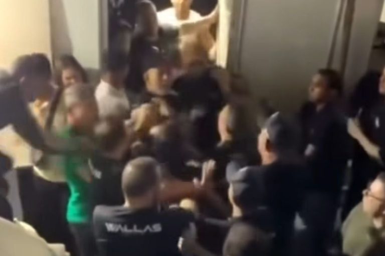 Confusão nos bastidores: equipe de Japãozin relata agressão por banda de Wallas Arrais no São João de PE; veja vídeo Confusão nos bastidores: equipe de Japãozin relata agressão por banda de Wallas Arrais no São João de PE; veja vídeo