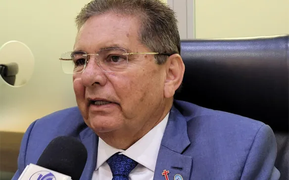 Adriano Galdino lembra apoio de 14 anos ao PSB, cobra reconhecimento e se coloca como opção para o Governo