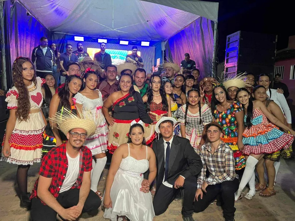 Quadrilha Arraiá do Ahu presta homenagem ao sanfoneiro Manquinho em Serra Branca