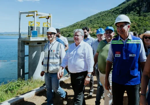 João Azevêdo e ministro Waldez Góes entregam recuperação de Barragem em Cajazeiras