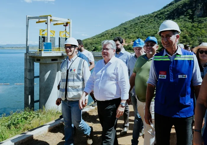João Azevêdo e ministro Waldez Góes entregam recuperação de Barragem em Cajazeiras