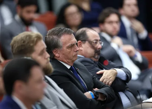 AO VIVO: Bolsonaro fica frente a frente com Moraes em depoimento