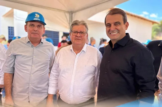 Prefeito Bal Lins participa de solenidade ao lado de governador e ministro na entrega da obra de recuperação da Barragem de Engenheiro Ávidos