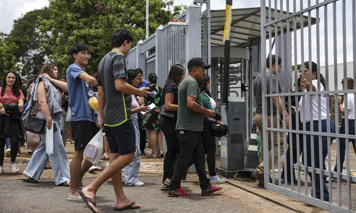 Prazo para pagar taxa de inscrição do Enem termina nesta quarta-feira