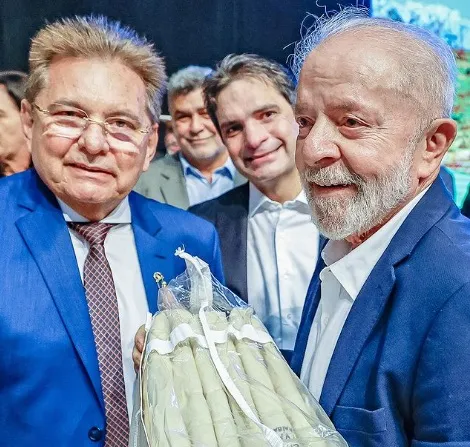 ADRIANO GOVERNADOR E LULA PRESIDENTE: Galdino puxa coro para o Presidente em festa e já fala em chapa ao lado de Lula - VEJA O VÍDEO ADRIANO GOVERNADOR E LULA PRESIDENTE: Galdino puxa coro para o Presidente em festa e já fala em chapa ao lado de Lula - VEJA O VÍDEO
