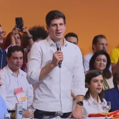 João Campos é oficializado presidente do PSB em evento com presença de Lula e Hugo Motta