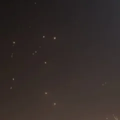 Visão do céu de Doha, no Catar, após lançamento de mísseis. 