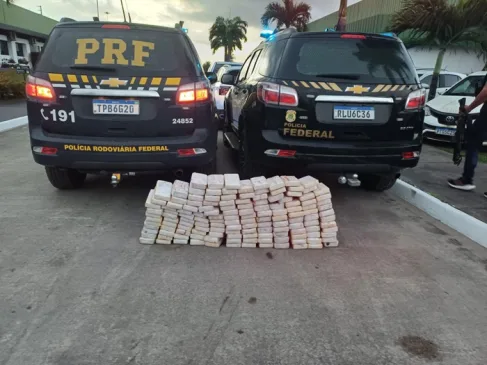 Droga escondida em fundo falso: PRF e PF interceptam carga de 162 kg de cocaína na Grande João Pessoa