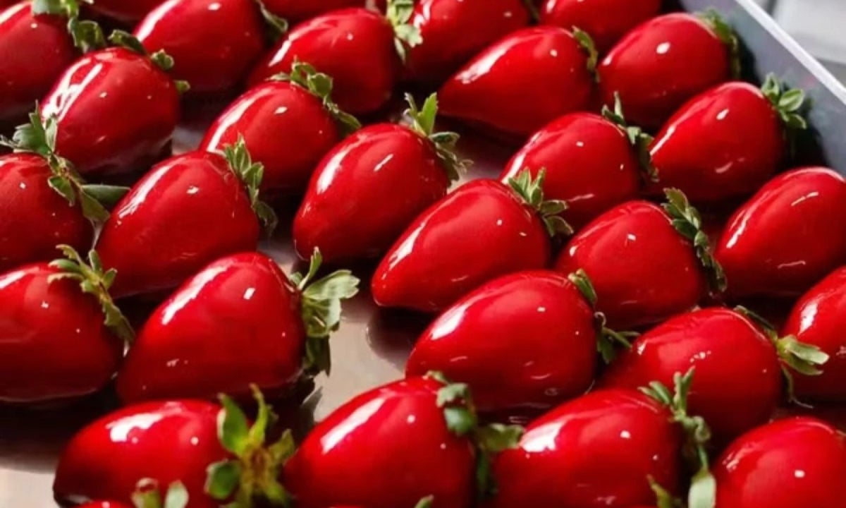Mulher desmaia de ansiedade em fila para comprar Morango do Amor