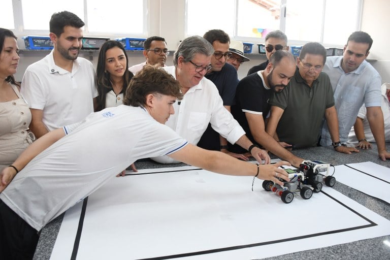 João Azevêdo entrega escolas, travessias urbanas e equipamentos de Saúde em Brejo dos Santos, Catolé do Rocha e Brejo do Cruz