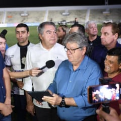 João Azevêdo entrega novo sistema de iluminação do Amigão e destaca modernização dos estádios paraibanos