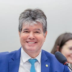 Ruy celebra efetivação da lei que garante suporte aos pacientes com microcefalia causada pela Zika: “Dignidade para mais de 1.500 famílias”